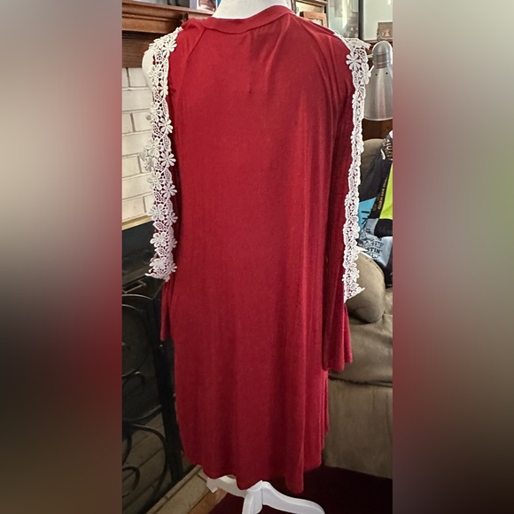 Girl 2 Queen burgandy dress with peek-a-boo lace long sleeves, size small - Picture 3 of 4
